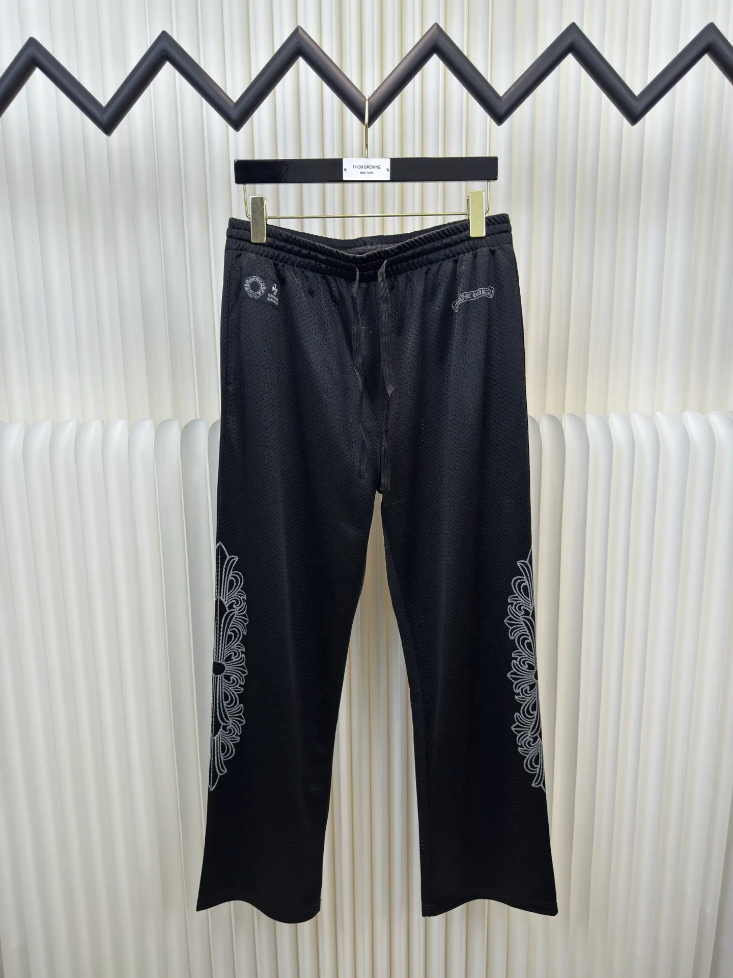 P350 Chrome Hear glitter hockey trousers, custom dyed color, the highest version on the market. The fabric is made of high-density 100D bird's eye cloth. Double-sided mesh positioning is very time-consuming. The cost of labor loss is very high. Single-layer thin transparent bottom junk that is not available on the market. Same style for men and women. OS version. Size S M L